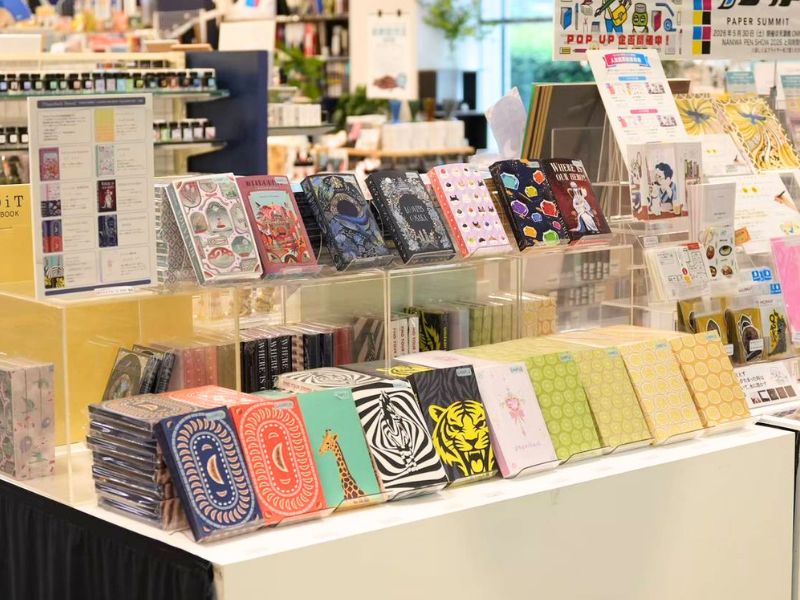 NANIWA PEN SHOWコラボ商品堂島アバンザギフショナリーデルタの売場の様子